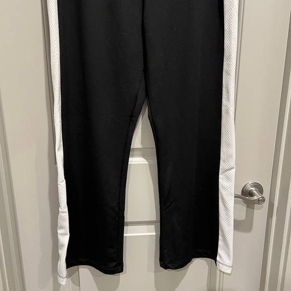 4 piece Danskin Now athletic set - Picture 6 of 7